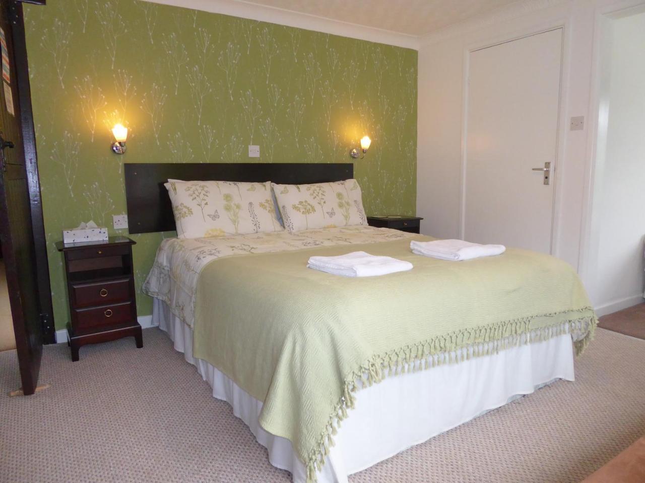 Neuadd Wen Guest House Carmarthen Eksteriør bilde